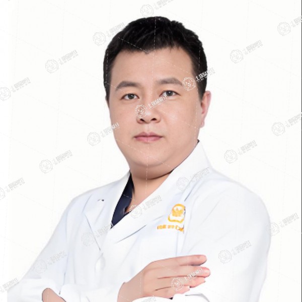 李奇?zhèn)? class=