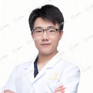 閆振