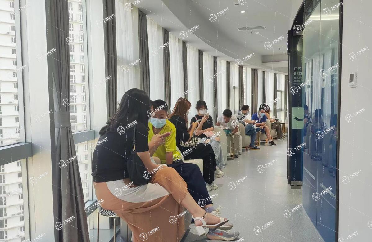深圳笑美口腔門診部-候診區(qū)